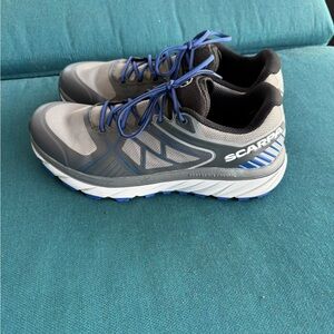 Scarpa Men's Gray and Blue Running Shoes